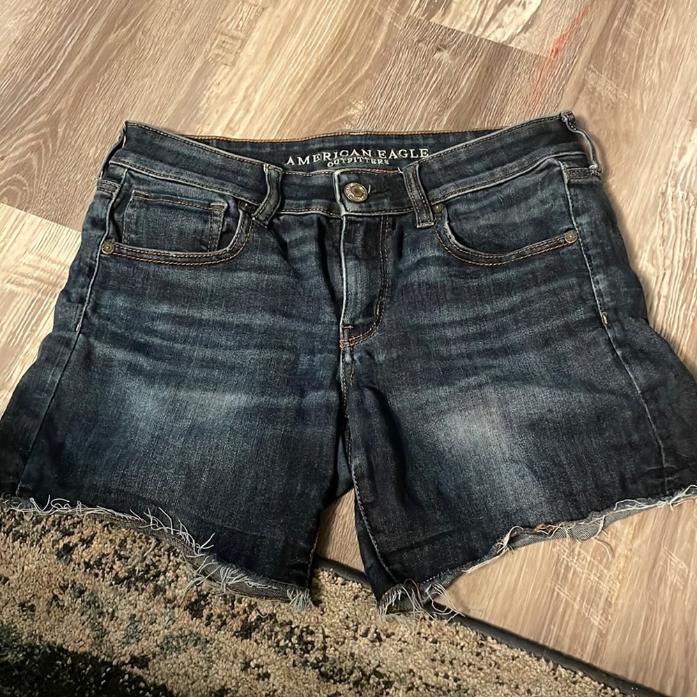 AE next level stretch size 6. Slight wear on back pocket and tag is wrinkled